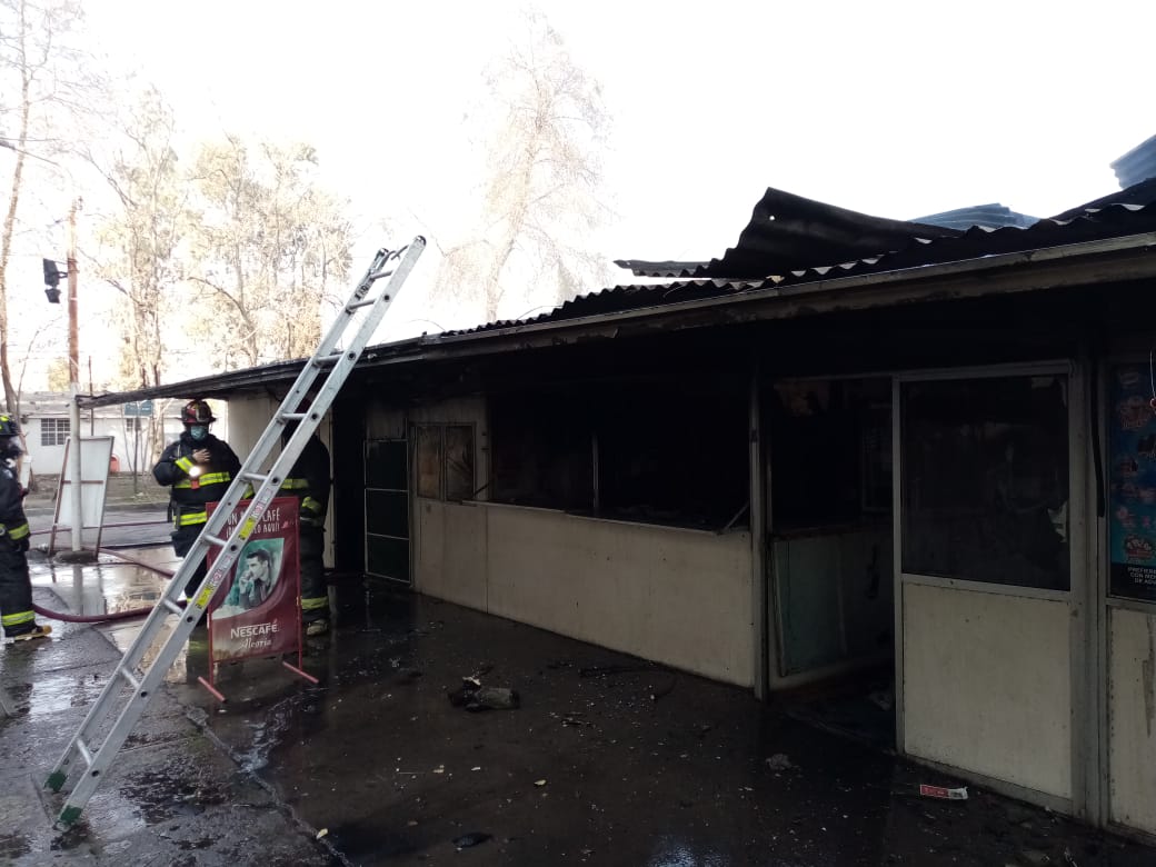 Cafetería incendiada en terreno de Hospital Barros Luco – ADN