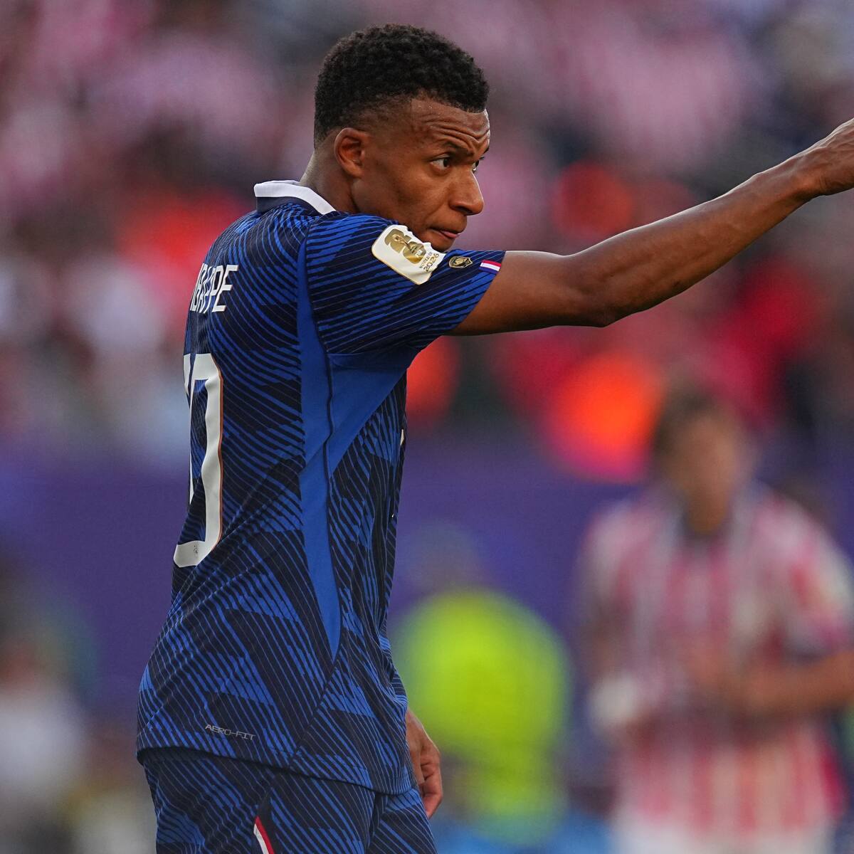 “Mujer despreciable e indigna de su cargo”: Mbappé critica a senadora de Paraguay que lo tildó de “camerunés resentido”