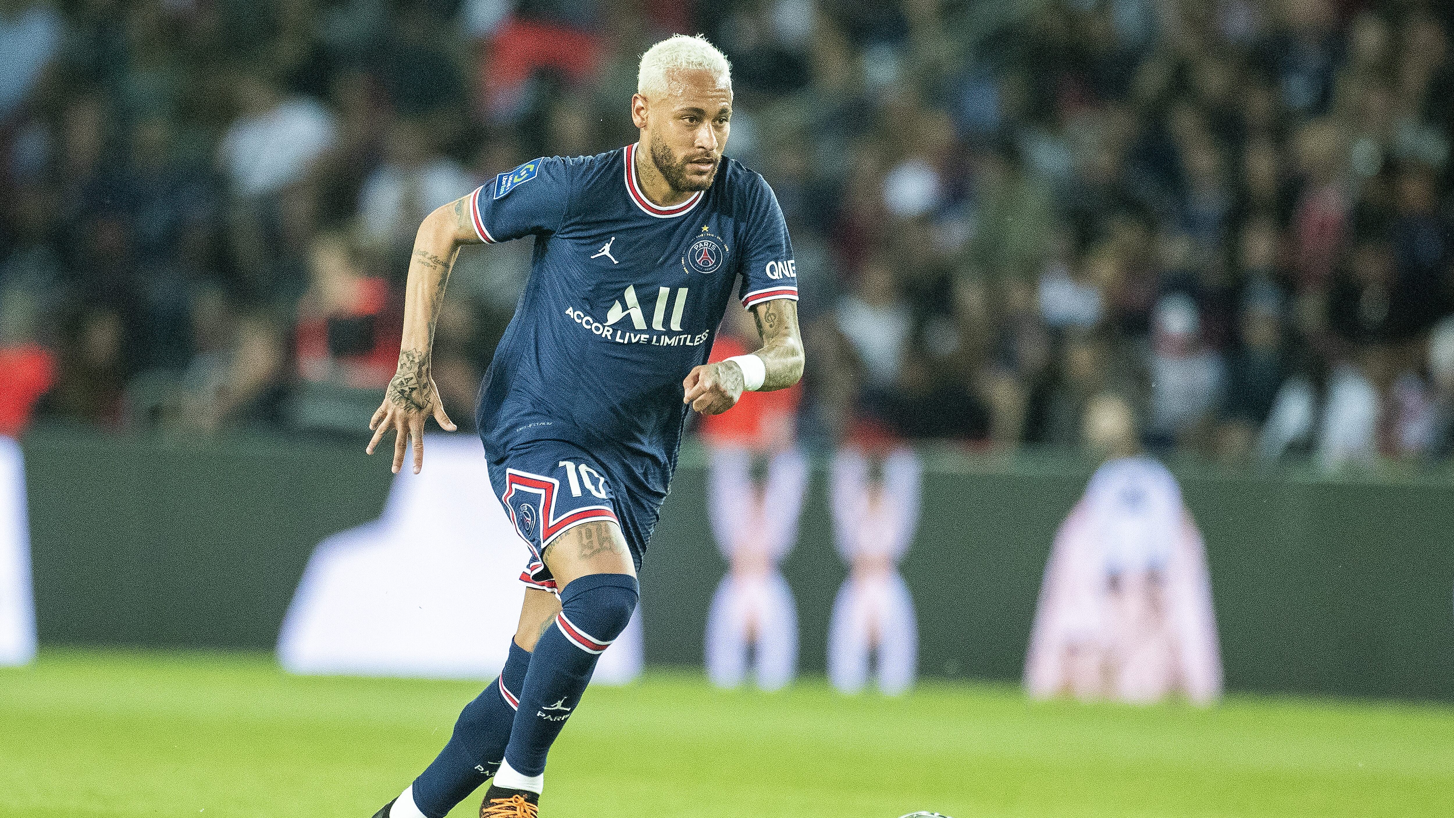 Neymar activa cláusula y renueva su contrato con el PSG