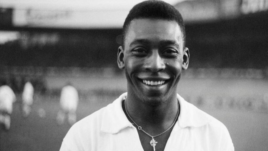 Pelé, la historia de quien cambió la historia del fútbol y sus visitas en Chile