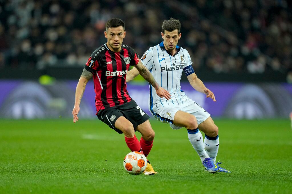 Charles Aránguiz no pudo evitar la eliminación del Bayer Leverkusen a manos del Atalanta en la UEFA Europa League