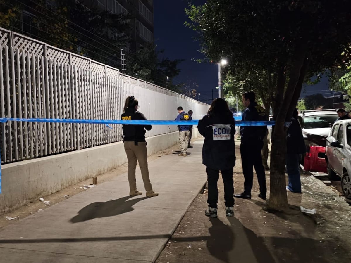 Impactante registro muestra a madre de delincuente intentando sacar a su hijo herido tras ataque a Iván Aróstica
