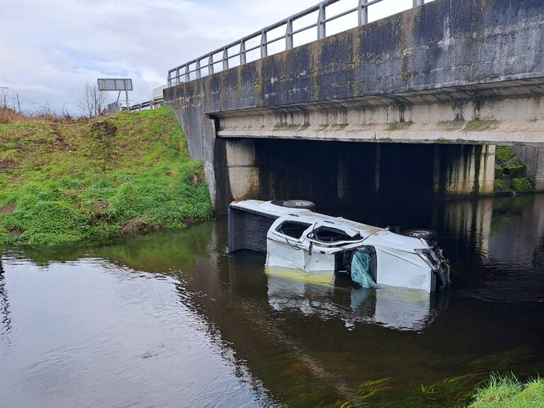 Frutillar: accidente de tránsito deja una mujer fallecida y a su hija en estado de gravedad