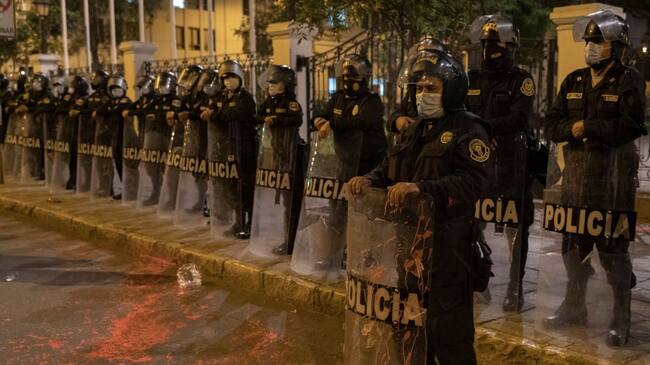 LIMA, PERU - NOVEMBER 17: Riot police officers stand guard during a protest to demand justice for the deaths of two young demonstrators who were killed during a protest on November 17, 2020 in Lima, Peru. Lawmakers chose Sagasti to become interim president until the next presidential elections scheduled for July 28th, 2021. He is the third president in a week after the Congress removed Martin Vizcarra and protests forced the resignation of interim Manuel Merino on Sunday. (Photo by Beto Baron/Getty Images)