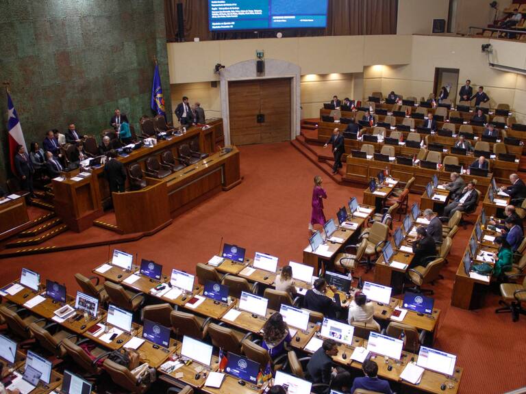 Votación conjunta de AC contra Vivanco y Muñoz generó ácidas críticas: “Estas acusaciones no tienen ninguna conexión entre ellas”