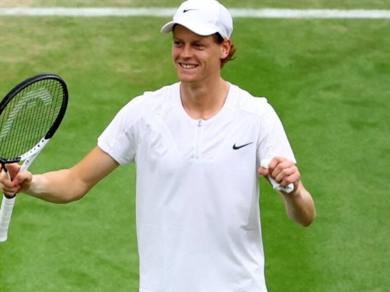 Jannik Sinner necesitó extremar al máximo sus recursos para dejar en el camino a Matteo Berrettini en Wimbledon