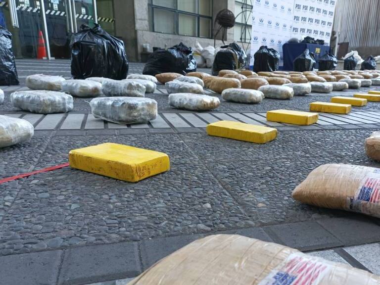 Desarticulan puntos de acopio de drogas en Alto Hospicio: decomisan 907 kilos de sustancias ilícitas