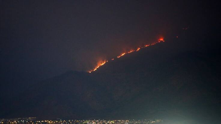 Sigue combate de incendio forestal en San Carlos de Apoquindo: más de 470 hectáreas han sido consumidas