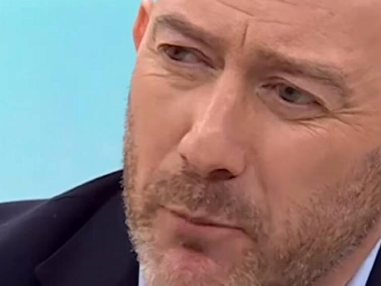 Sin contacto con los animadores y con mucho café: Lo que no se vio del regreso de Rafael Garay a CHV