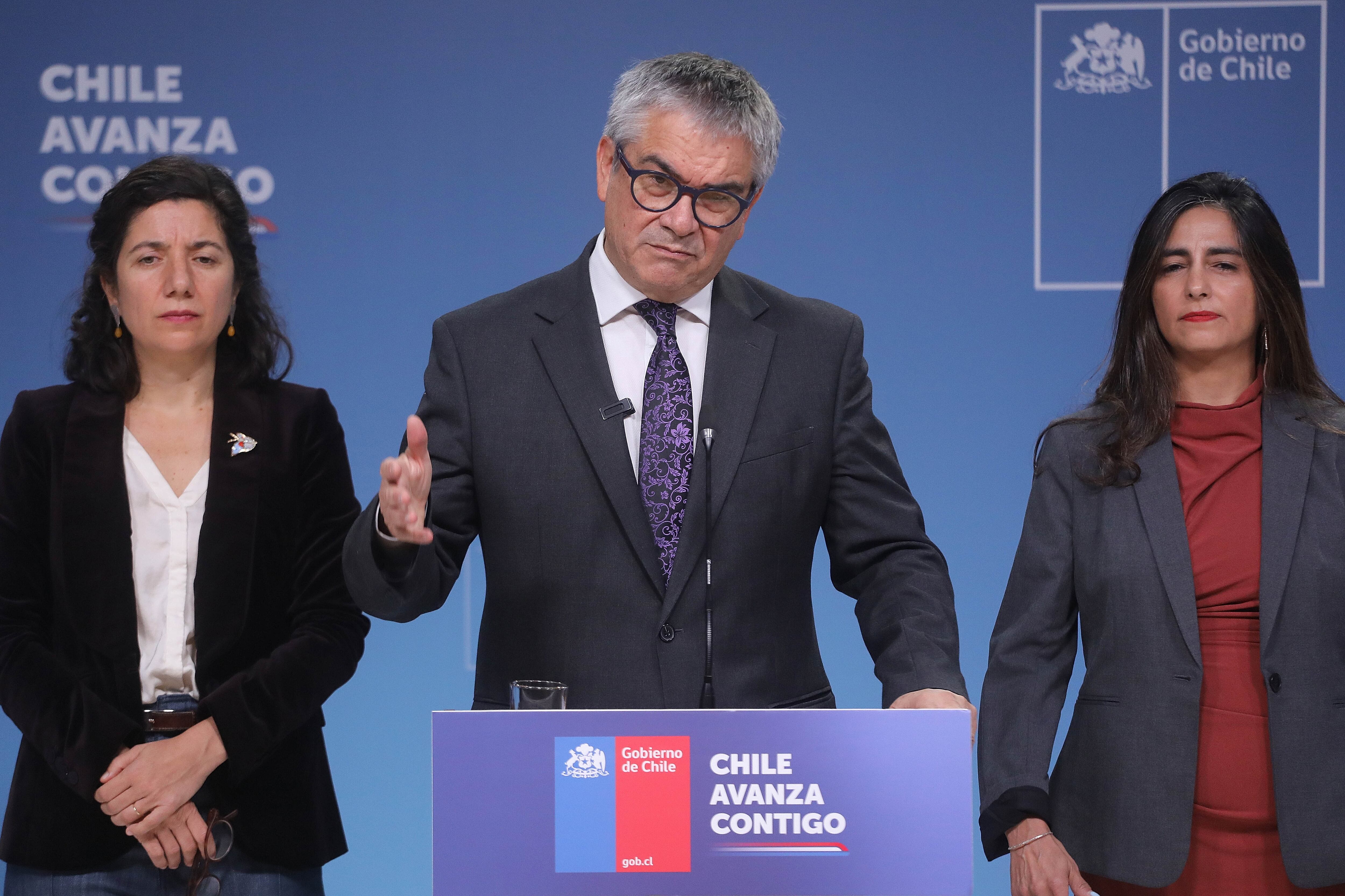 10 de abril de 2025/SANTIAGOLa ministra de Ciencias, Aisen Etcheverry, el ministro de Hacienda, Mario Marcel, realizan una vocería en el Palacio de La Moneda, para abordar el escenario económico global y su impacto en Chile.
FOTO: SEBASTIAN BELTRAN GAETE / AGENCIUNO