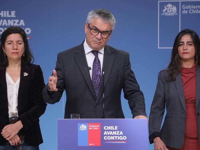 10 de abril de 2025/SANTIAGOLa ministra de Ciencias, Aisen Etcheverry, el ministro de Hacienda, Mario Marcel, realizan una vocería en el Palacio de La Moneda, para abordar el escenario económico global y su impacto en Chile.
FOTO: SEBASTIAN BELTRAN GAETE / AGENCIUNO