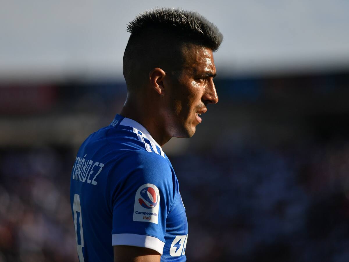 Gustavo Álvarez aclara una posible suplencia de Leandro Fernández: “A principio de semana todas las camisetas están a disposición”