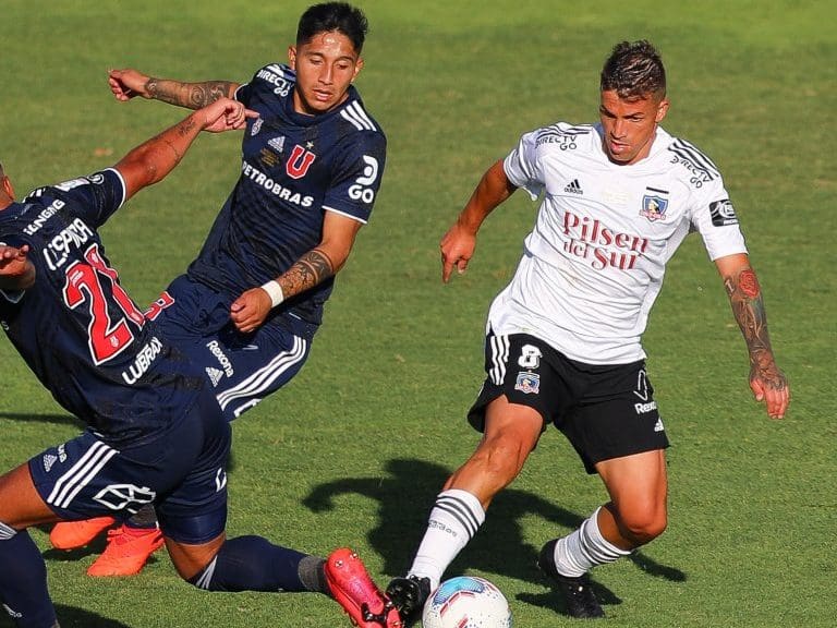 17 DE ENERO DE 2021/SANTIAGOGabriel Costa (d), durante el partido valido por trigsima primera fecha del Campeonato Nacional AFP PlanVital 2020, entre Colo Colo y Universidad de Chile, disputado en el Estadio Monumental.
FOTO: SEBASTIçN ORIA/AGENCIAUNO