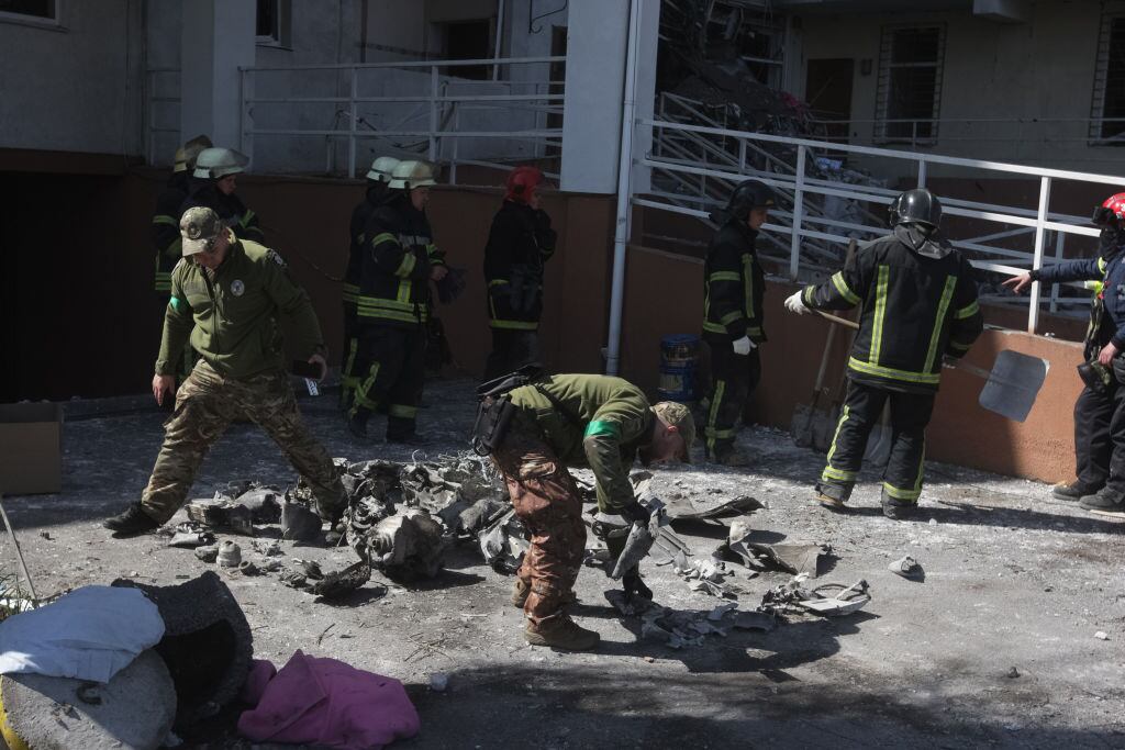 Rescatistas reconstruyen un proyectil lanzado sobre Odesa