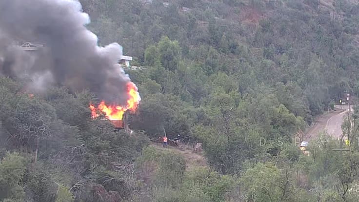 Incendio afecta vivienda en la ladera del Cerro Lo Curro y obliga a restringir el tránsito en Vitacura