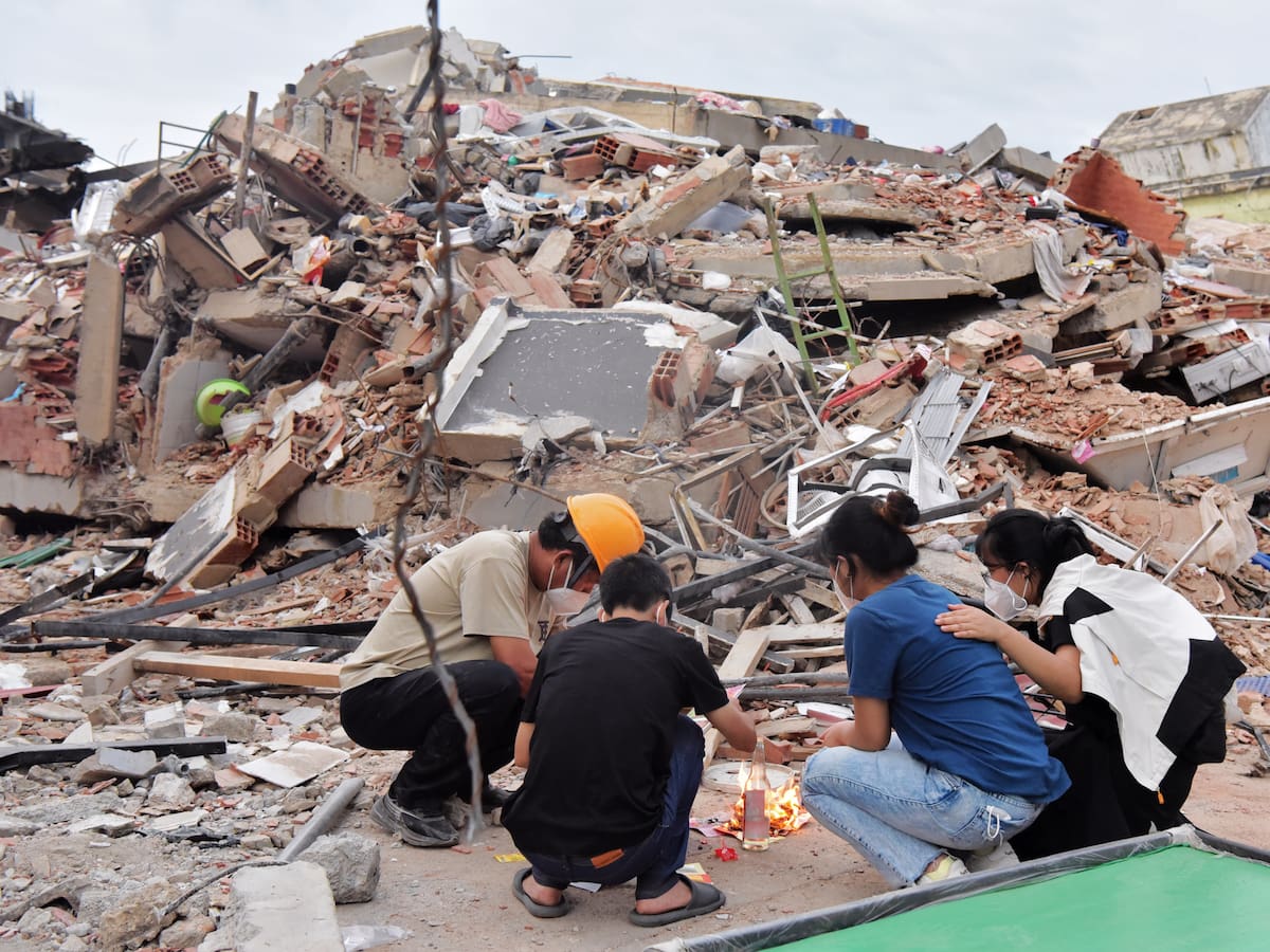 A 11 días del terremoto en Venezuela, familias se aferran a hallar sobrevivientes: “Mientras no las vea, para mí están vivas”