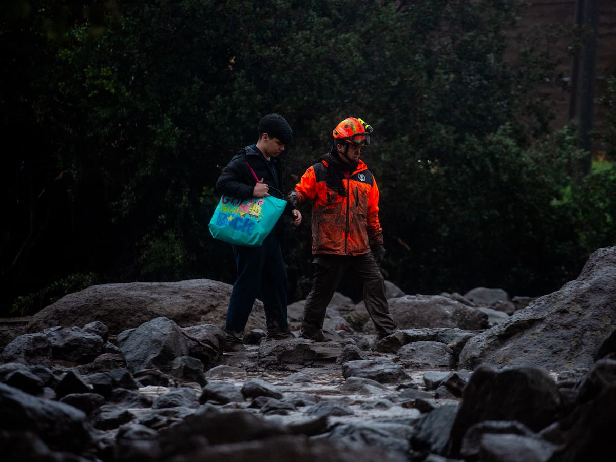 Municipalidad de Las Condes activa operativo de emergencia tras aluvión: revisa los cortes de calles, albergues y evacuaciones