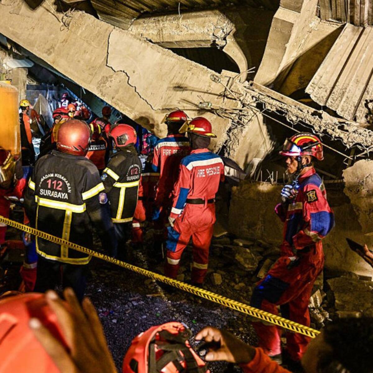 Tragedia en Indonesia por derrumbe de colegio: edificio colapsó mientras estudiantes rezaban