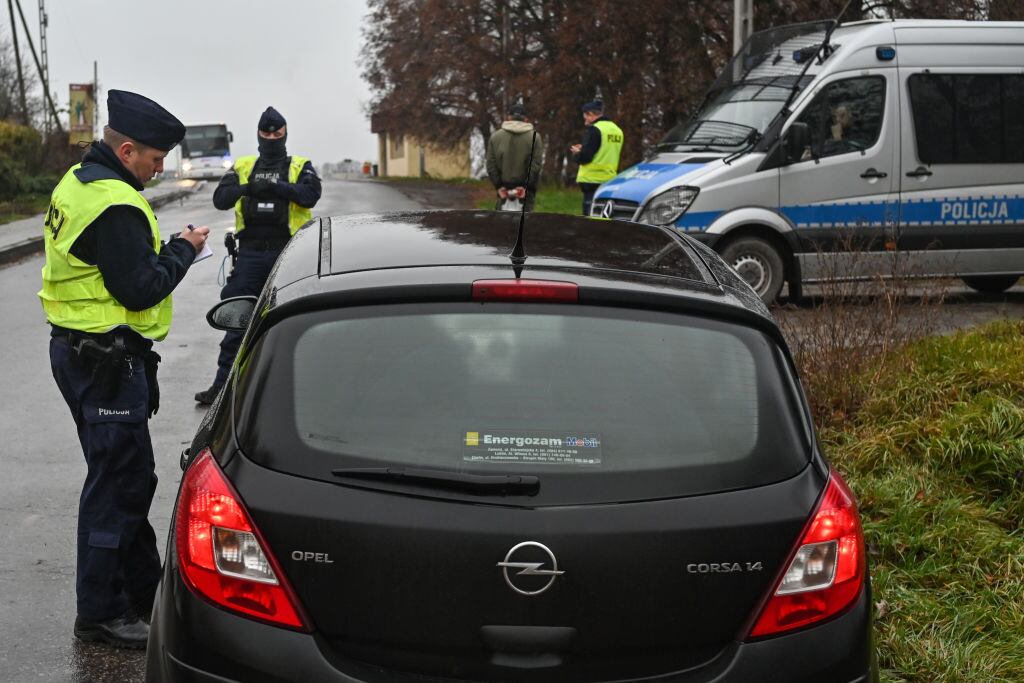 Policía de Polonia vigila el acceso a Przewodow donde cayó un misil