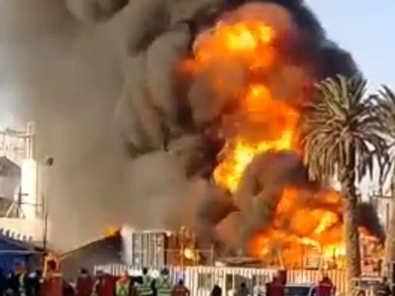 Violento incendio se registra en la comuna de Maipú: se activa tercera alarma de bombero por riesgo de propagación