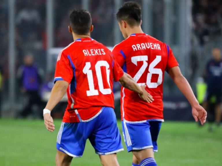 «Que lo ayuden»: El recado de Alexis Sánchez para la UC tras debut de Alexander Aravena en La Roja