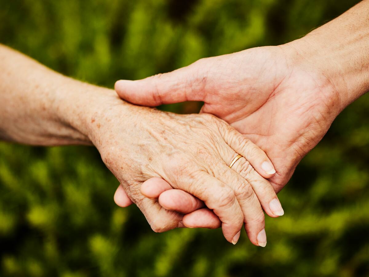 Amor a prueba del tiempo: después de 48 años, pareja da el “sí” en el Hospital de Angol en emotiva ceremonia