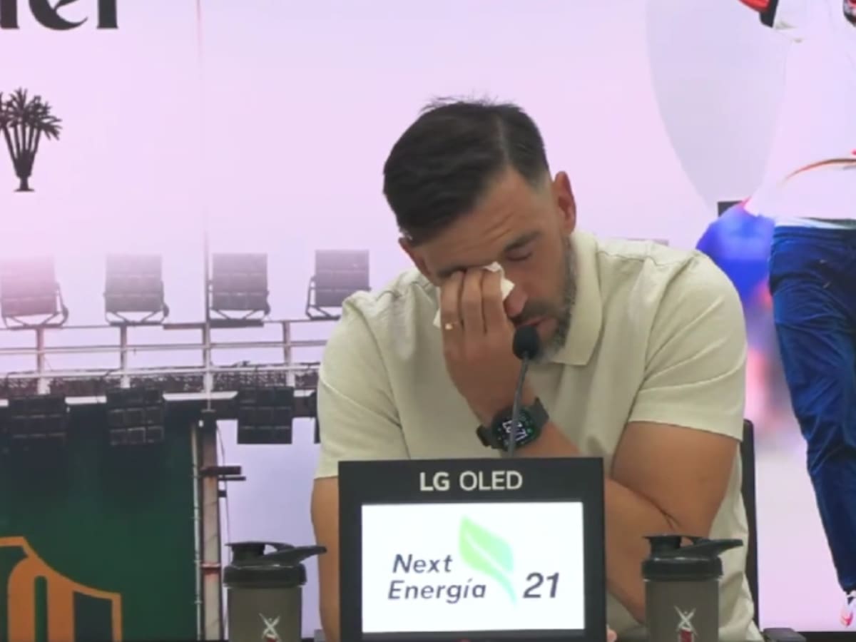 DT del Elche anuncia su salida entre lágrimas y deja esta frase sobre Cepeda: “Es verdad que a veces...”