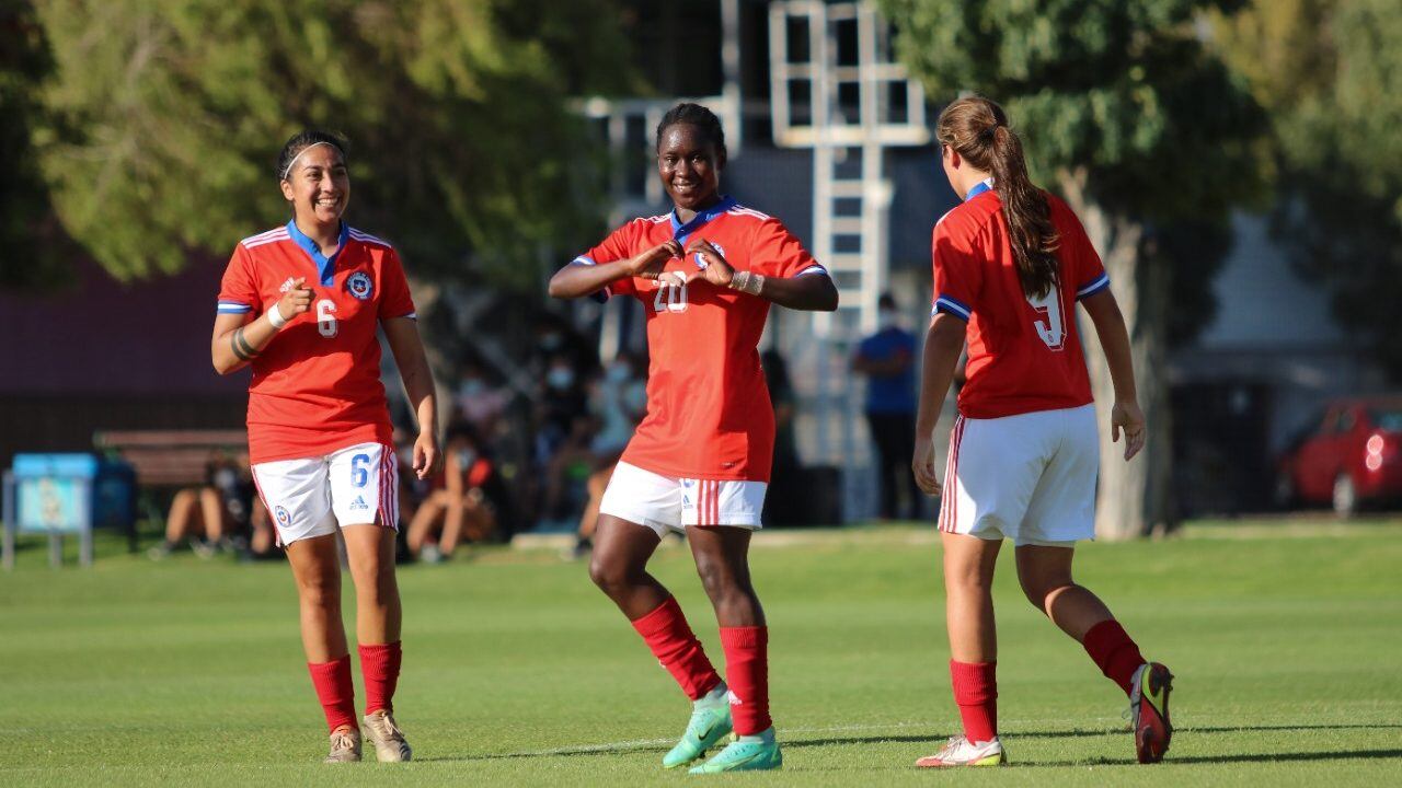Mary Valencia, la goleadora de la Roja que no puede jugar por Chile: "No entiendo por qué"
