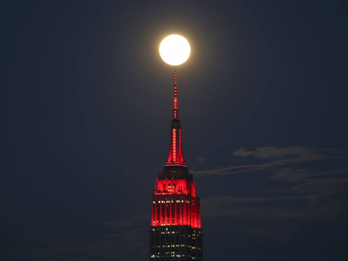 José Maza: «Es la Luna más grande que se va a ver en el año, así que vale la pena»