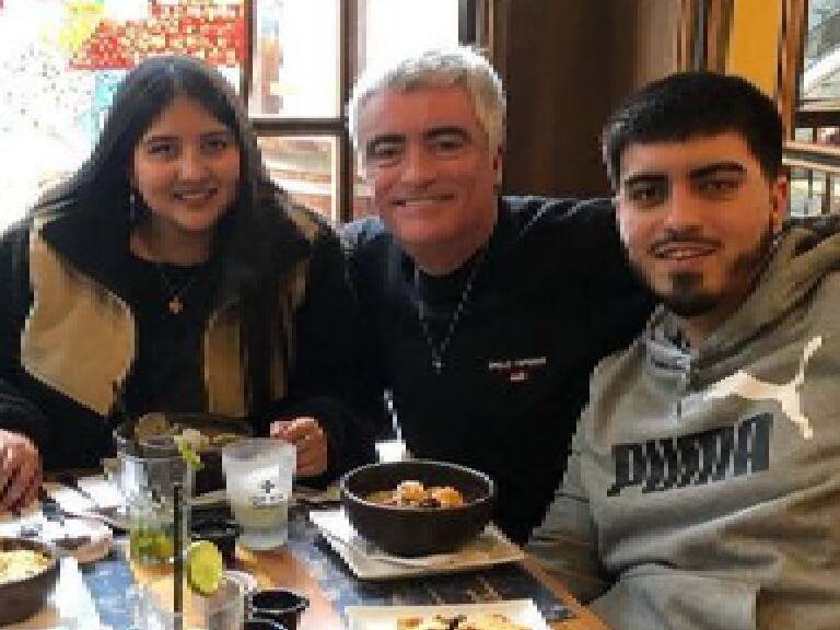 Hija de Mauricio Flores fue dada de alta tras 50 días internada por ACV