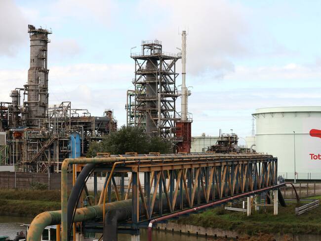 Una refinería detenida por la huelga de trabajadores en Francia