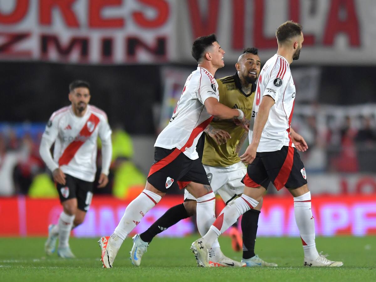 “Podría habérmelo dicho en la cara, pero salió arrancando”: el cruce de Arturo Vidal con jugador de River Plate tras la derrota de Colo Colo