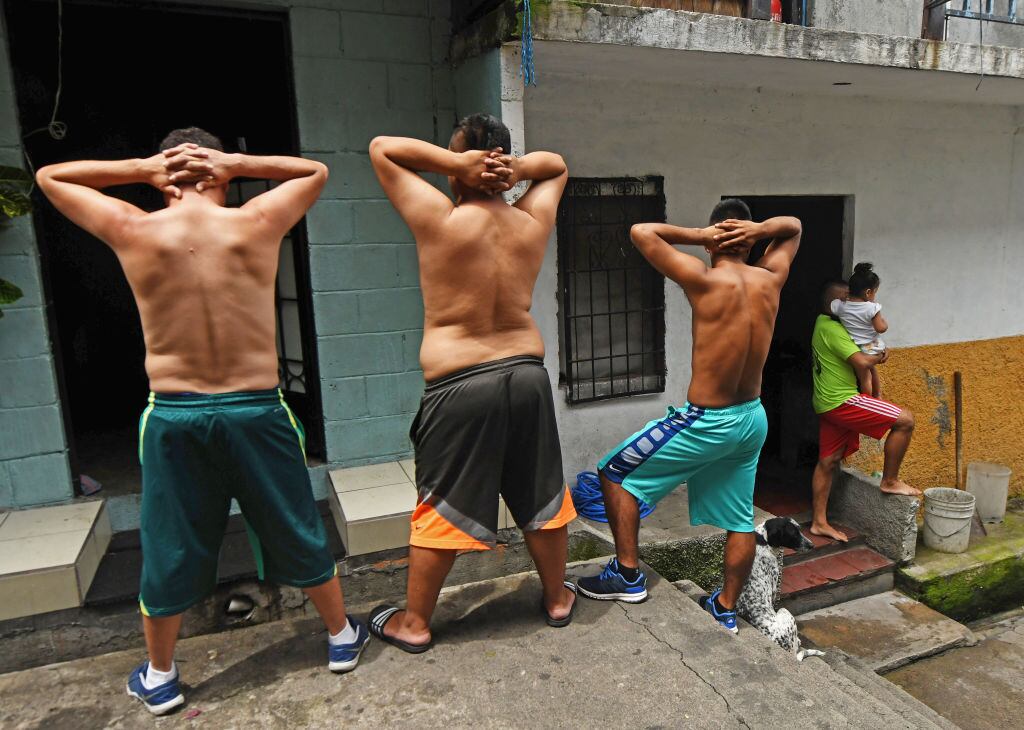 Detienen a sujetos en El Salvador por ser integrantes de pandillas