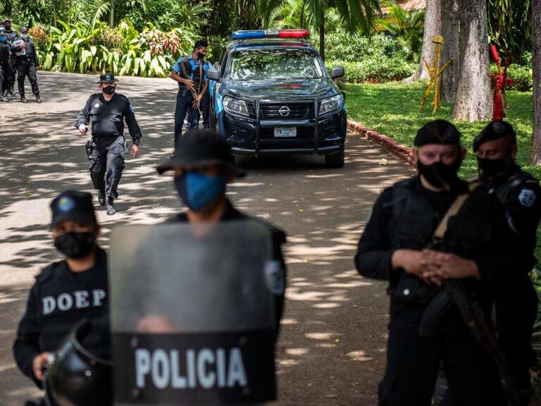 Policías mantienen bajo arresto domiciliario a Cristiana Chamorro