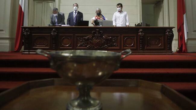 04 de Enero de 2022/SANTIAGOLa Presidenta de la Convencin y el vicepresidente Elisa Loncn, Jaime Bassa, asisten a la seccin en pleno y cuenta pblica.
FOTO :CRISTOBAL ESCOBAR /AGENCIAUNO