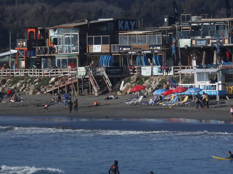 21 DE MAYO DE 2021/CONCONPlaya grande de Concon, en medio del fin de semana largo en Concon, comuna que pasó a Fase 3 del Plan Paso a Paso por la pandemia del Coronavirus.
FOTO: LEONARDO RUBILAR CHANDIA/AGENCIAUNO