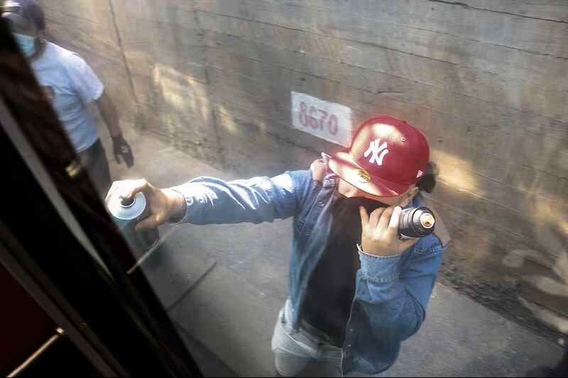 Sujetos detienen el servicio del Metro