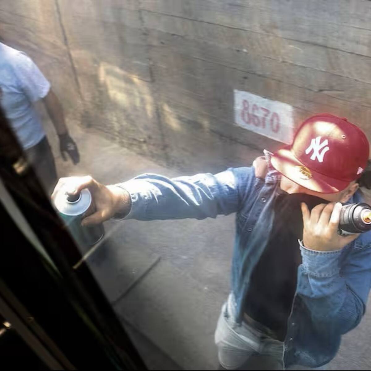 Sujetos vandalizan vagones del Metro de Santiago y obligan a la suspensión del servicio de trenes