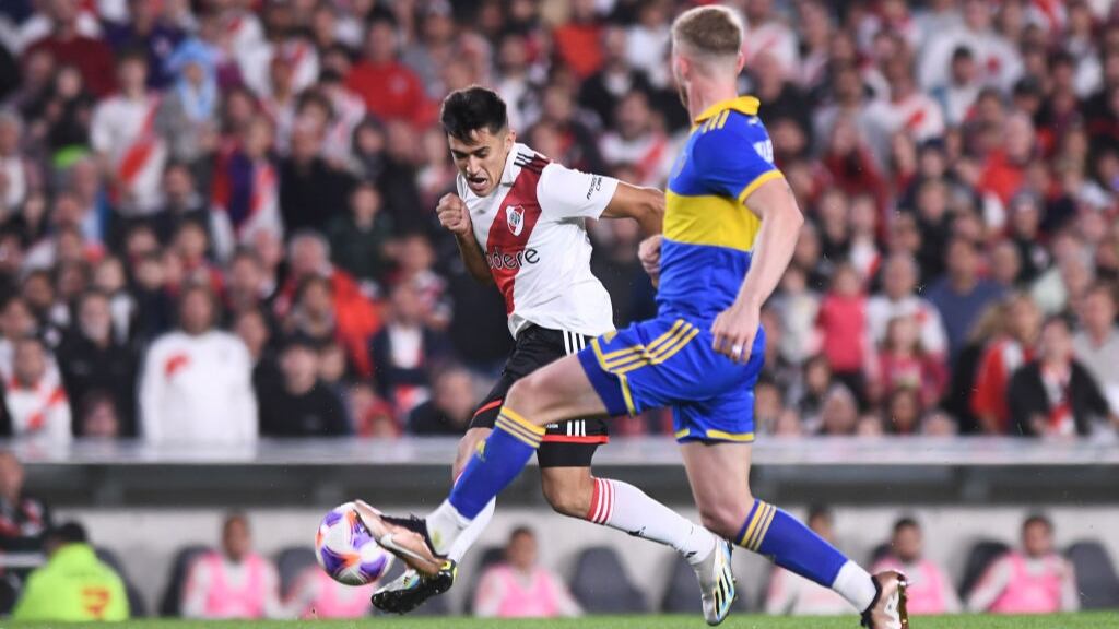 River Plate se impone en la agonía a Boca Juniors para extender su ventaja en Argentina