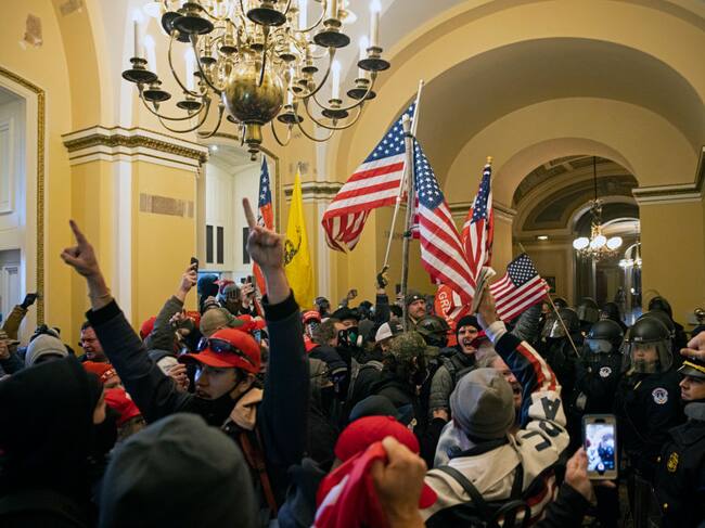 Ultraderechistas seguidores de Trump en el ataque al Capitolio de EEUU