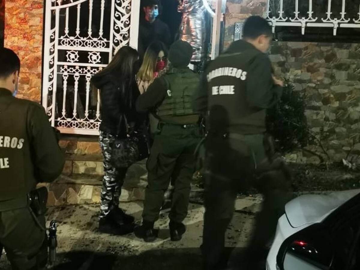 Carabineros detuvo a cerca de 30 personas que estaban grabando un videoclip musical en una casa en Pudahuel