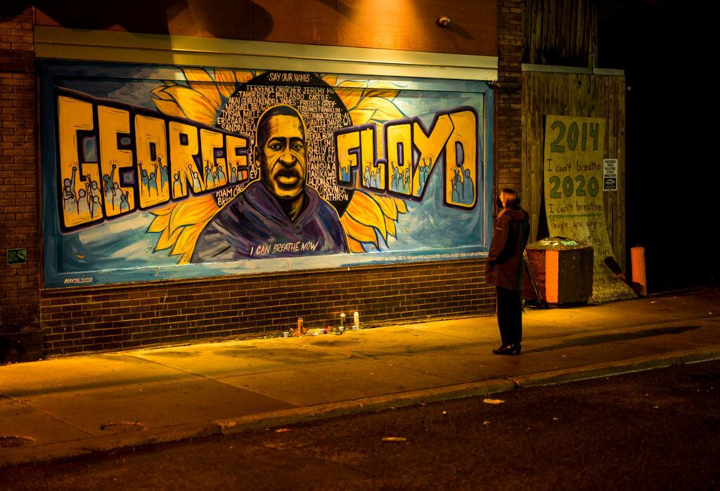 Mural en homenaje a George Floyd en la ciudad de Minneapolis
