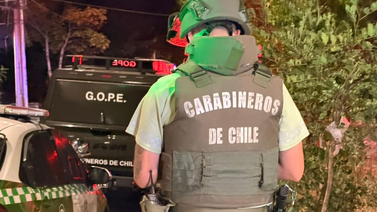 Carabinero parapetado en Santiago tras denuncia de violencia intrafamiliar