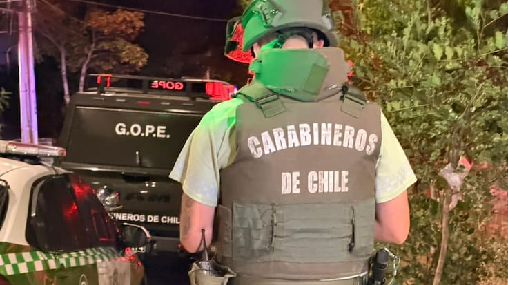 Carabinero parapetado en Santiago tras denuncia de violencia intrafamiliar