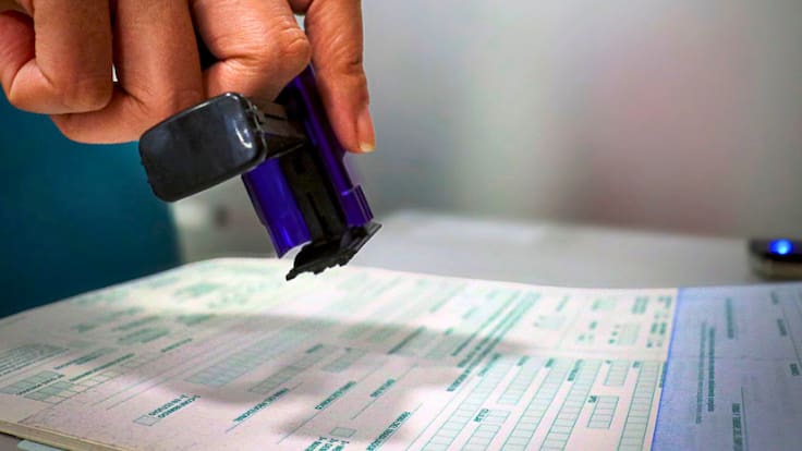 Nuevas exigencias para otorgar licencias médicas: estos son los únicos profesionales que podrán emitirlas en Chile