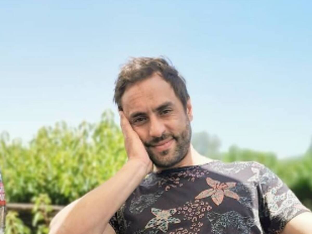 «Con todo sino pa qué»: Álvaro Gómez celebró sus 40 años con postal completamente desnudo