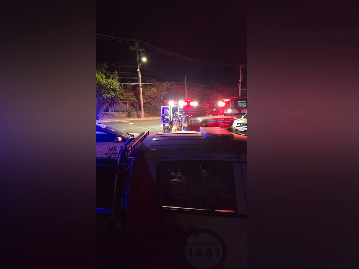 Camión cae al canal San Carlos en La Florida: un fallecido y un herido