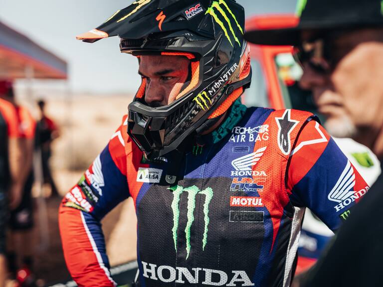 Pablo Quintanilla sufre un accidente en la ruta y queda fuera del Rally de Marruecos