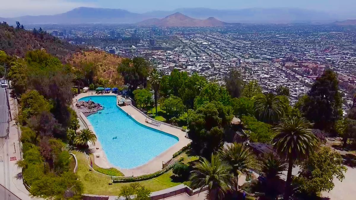 Abren piscina Tupahue en el Cerro San Cristóbal: precios, horarios y quiénes entran gratis al recinto este verano