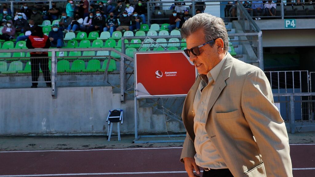 Jorge Garcés afrontó el mal arranque de Santiago Wanderers en la Primera B: "Para que me vaya, me tiene que llamar Reinaldo Sánchez"